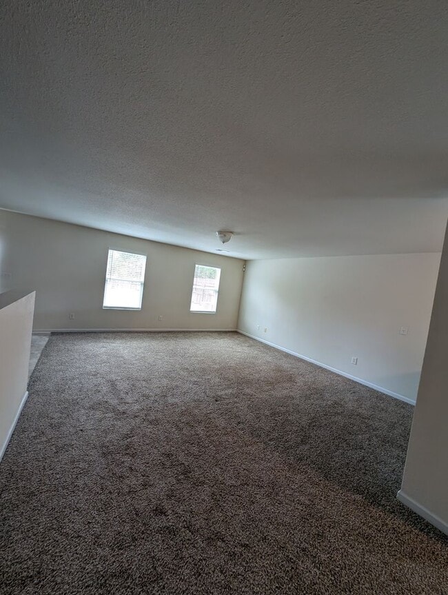 Building Photo - 204 Valleyside Dr NE