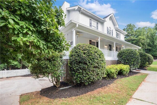 Building Photo - 328 Deerwood Dr