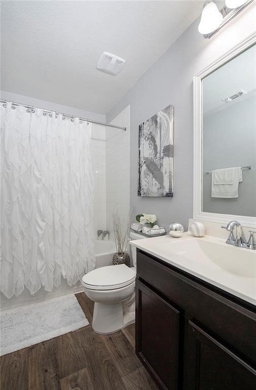 Building Photo - 810 Comal Run