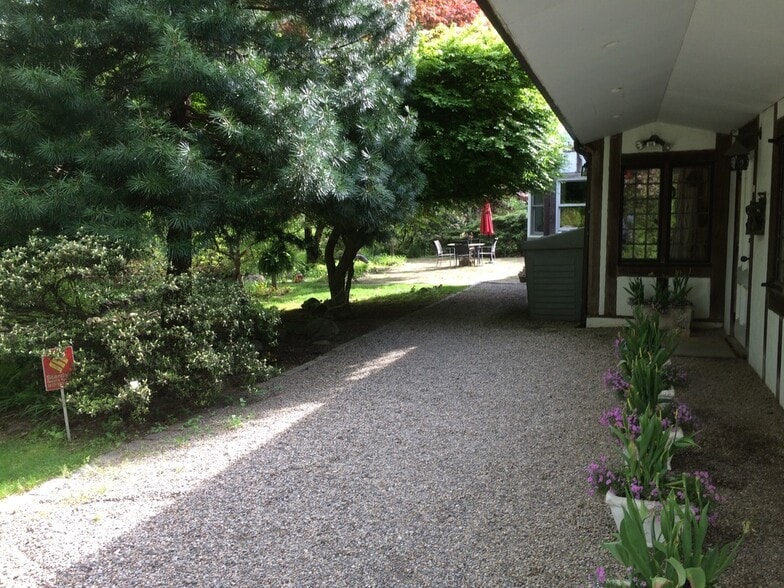 Building Photo - 16 Crooked Mile Rd