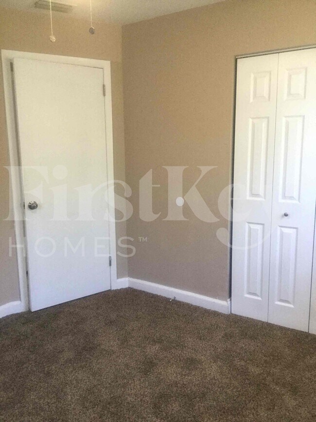 Building Photo - 1443 7th St