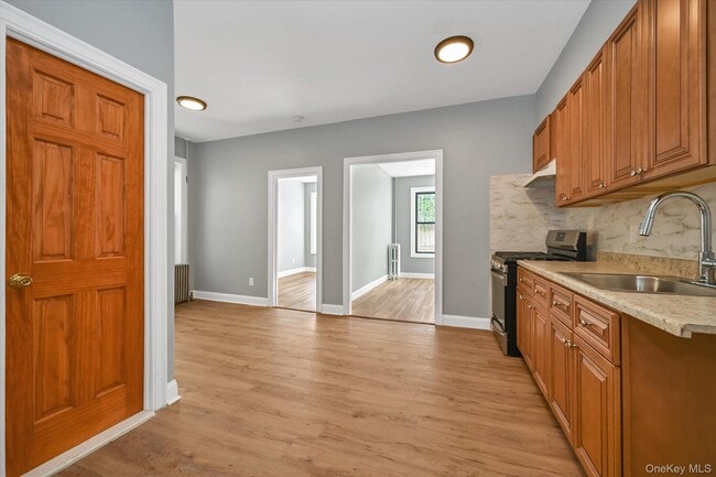 Building Photo - 438 E 98th St