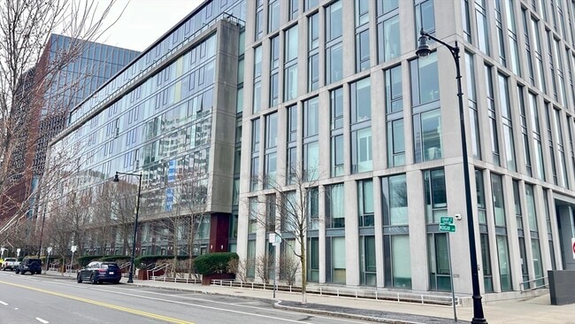 Building Photo - 2 Earhart St