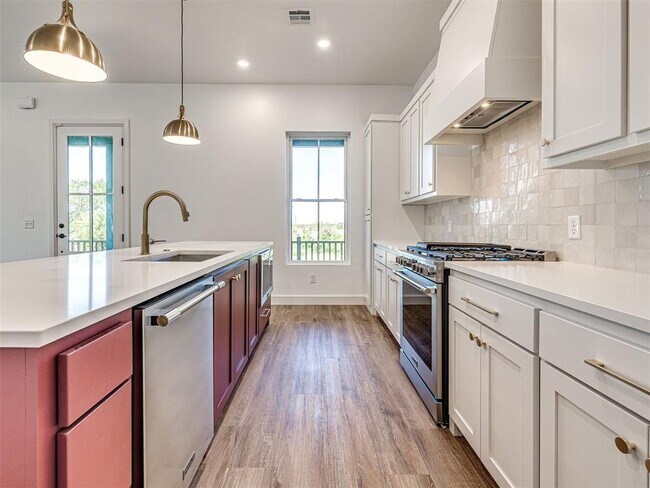 Building Photo - 29612 Memory Ln