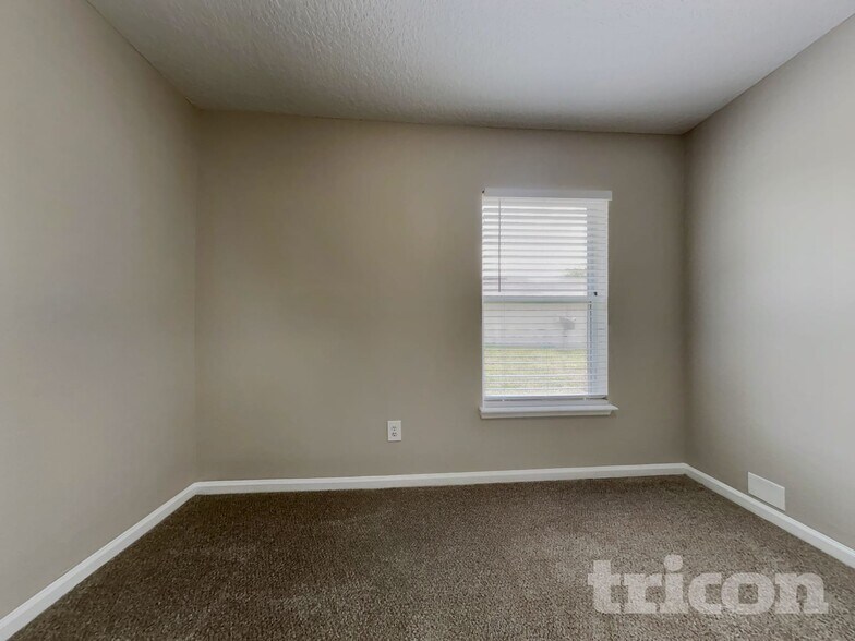Building Photo - 13730 Fish Eagle Dr W