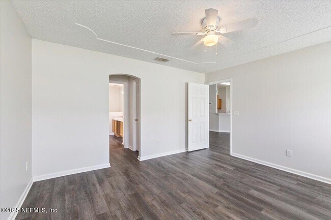 Building Photo - 700 Scarlet View Ct