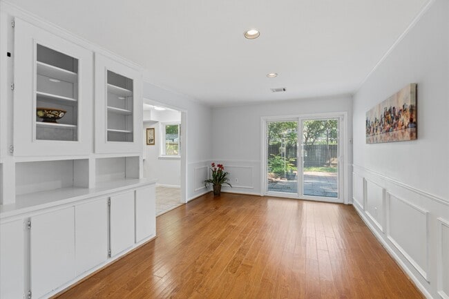 Building Photo - 5410 Indigo St