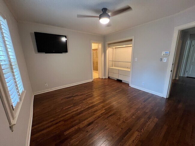 Building Photo - 1530 E 37th Pl