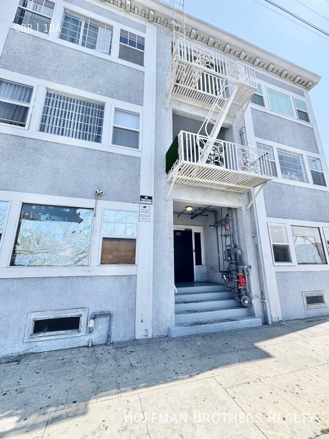 Building Photo - 1318 S Pacific Ave