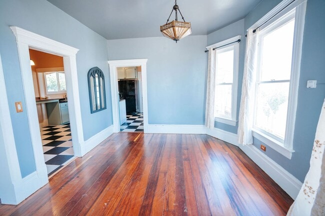 Building Photo - Charming 3-Bedroom Victorian Home in the H...