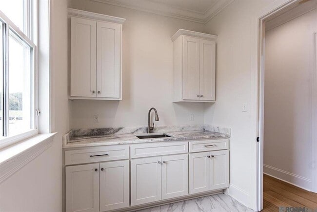 Building Photo - 7644 Jeter Dr