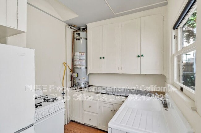 Building Photo - 3705 1st Ave