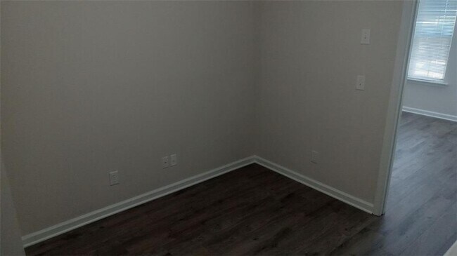 Building Photo - 755 Crestwell Cir