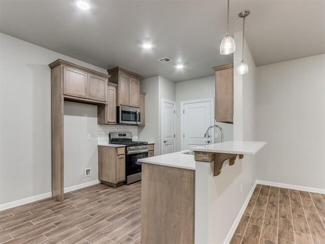 Building Photo - 616 Maleah Pl