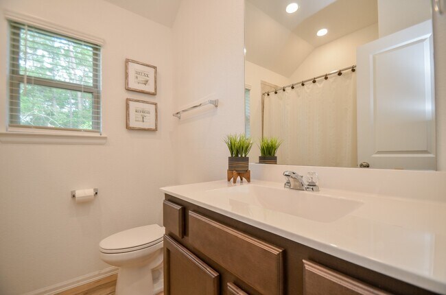 Building Photo - 1105 Breech Dr
