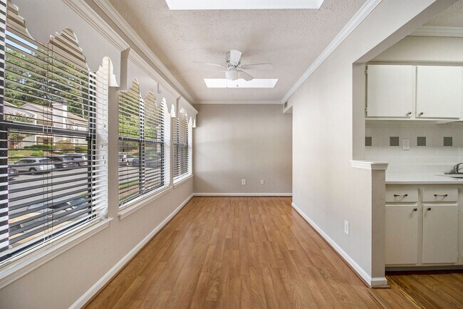 Building Photo - Sunlit 2BD/2BA with Fireplace in Peaceful ...