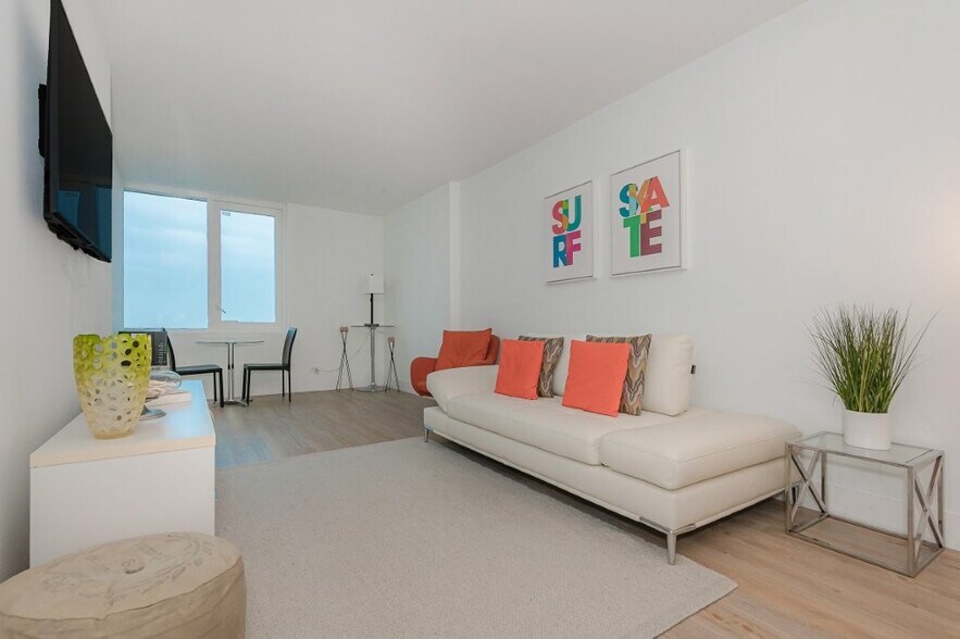 Building Photo - 2301 Collins Ave