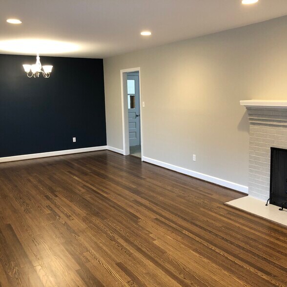 Building Photo - 1509 Peachtree Dr