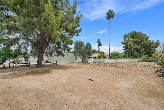 Building Photo - 5209 E Via Buena Vista