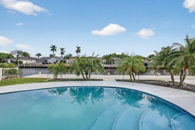 Building Photo - 2720 NE 59th St