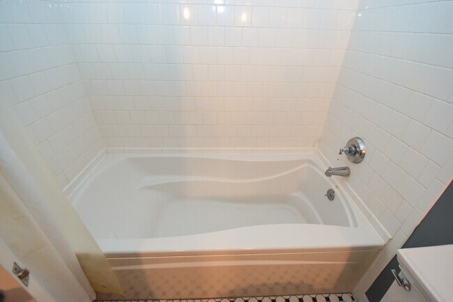 Building Photo - 915 Franklin St