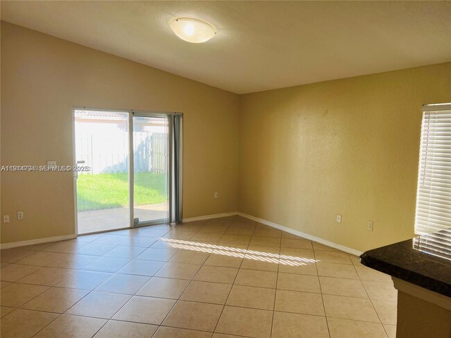 Building Photo - 4537 SW 134th Ave