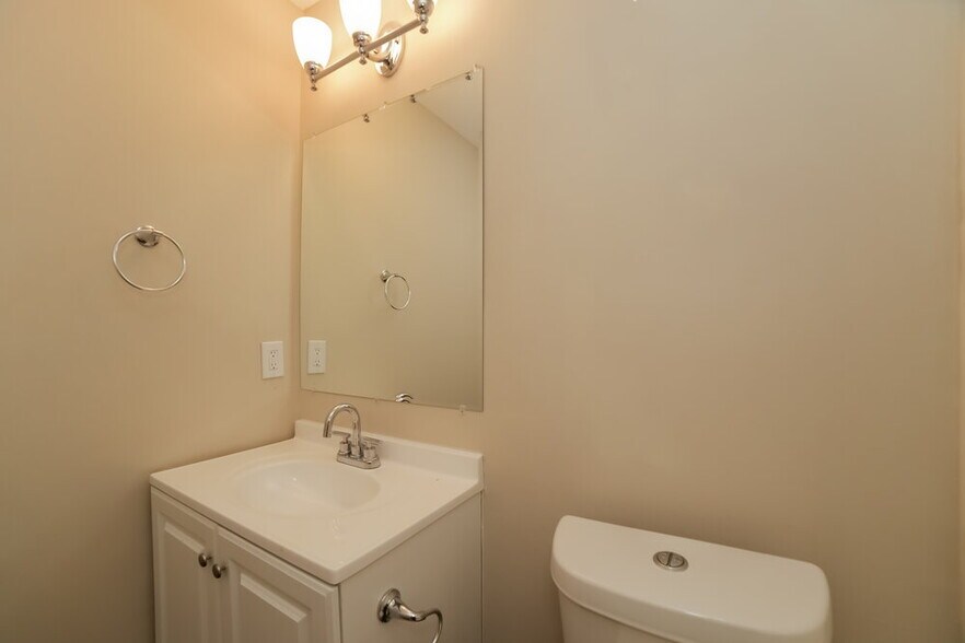 Building Photo - 1467 Waterton Trail