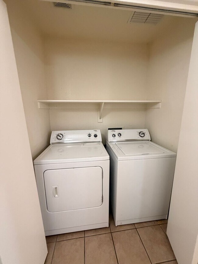 Building Photo - 3 X 2 W/Den *ALL Appliances* **Corner Lot!! with New Paint & Carpet