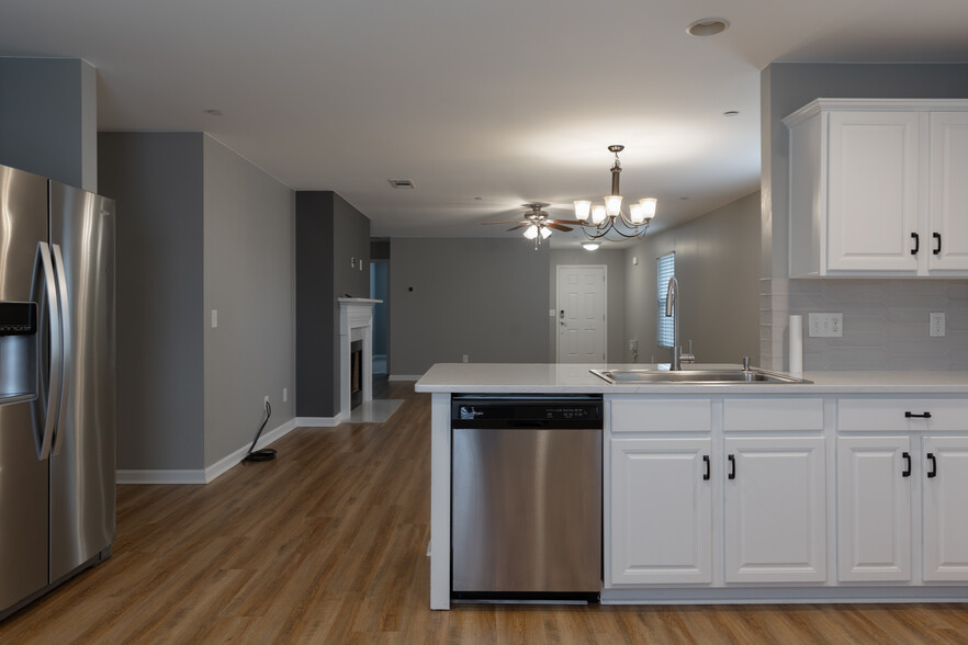 Kitchen - 644 Pemberton Dr