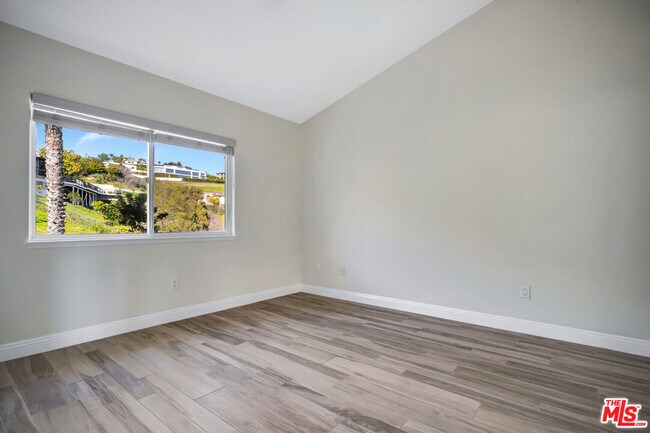 Building Photo - 6463 Zuma View Pl