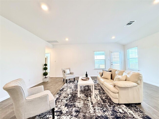 Building Photo - 598 Gladiola Lp
