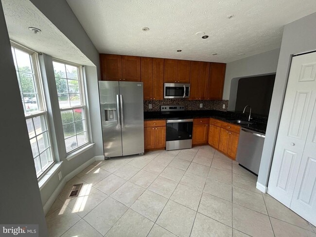 Building Photo - 17930 Cottonwood Terrace