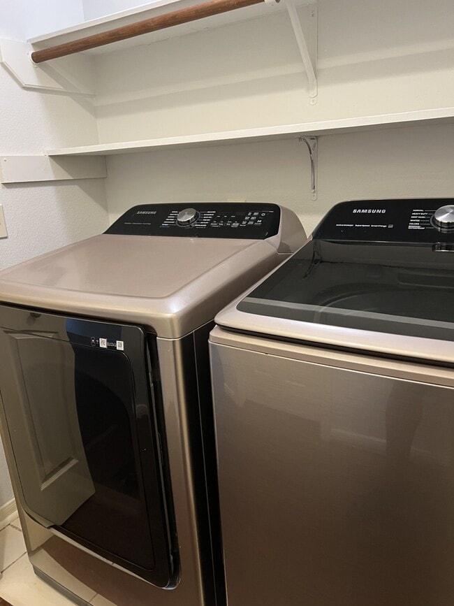 Building Photo - 10018 Storm Meadow Dr