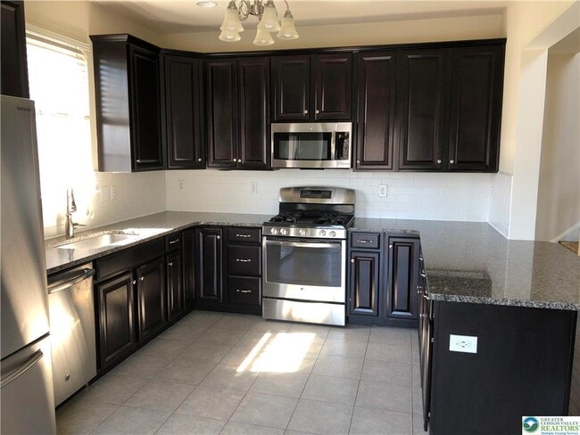Building Photo - 6137 Valley Forge Dr