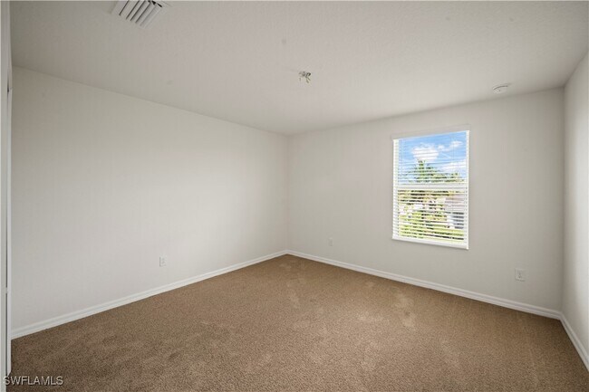 Building Photo - 4234 Bluegrass Dr