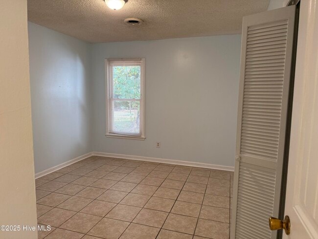 Building Photo - 133 Twin Wood Dr