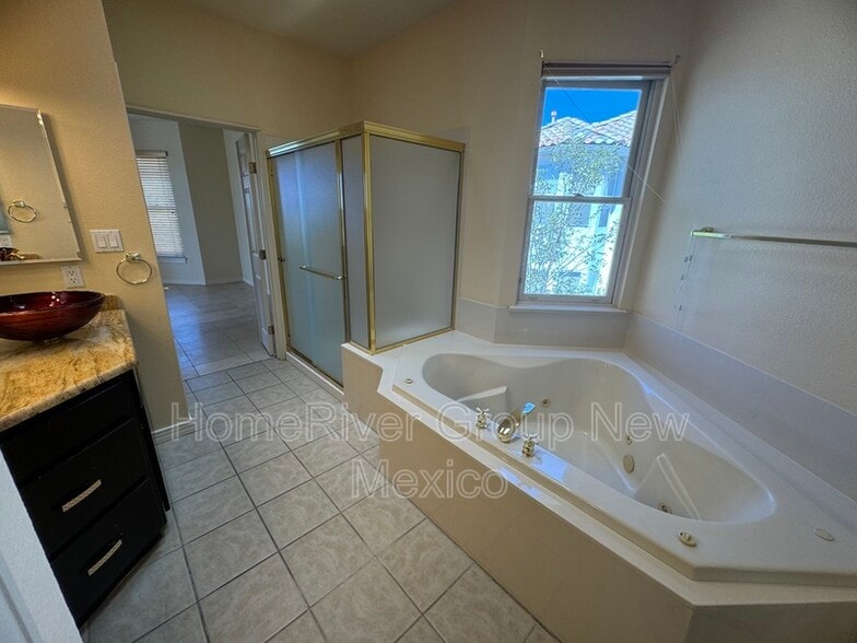 Building Photo - 7005 Sky Valley Way NE