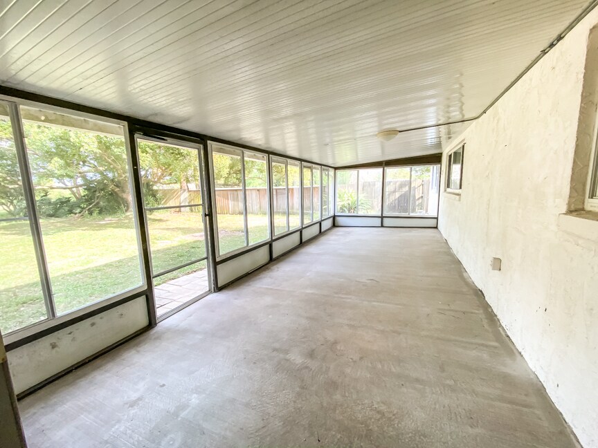 Building Photo - 151 S Triplet Lake Dr