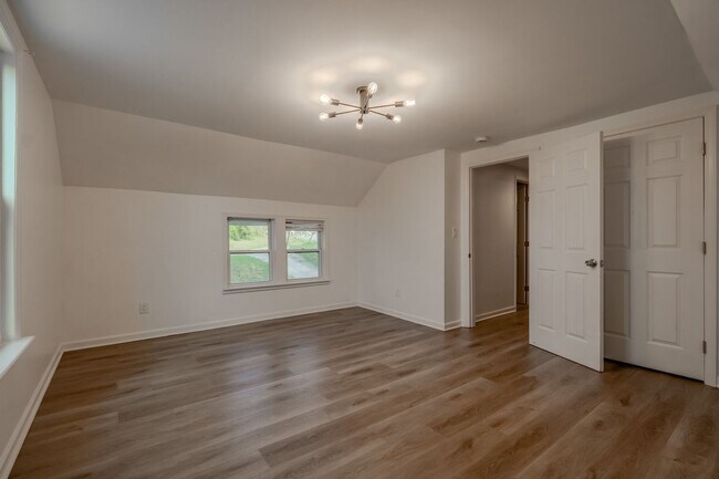 Building Photo - 231 Broadway St