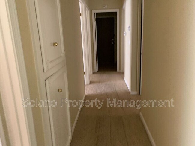 Building Photo - 236 Cheyenne Dr