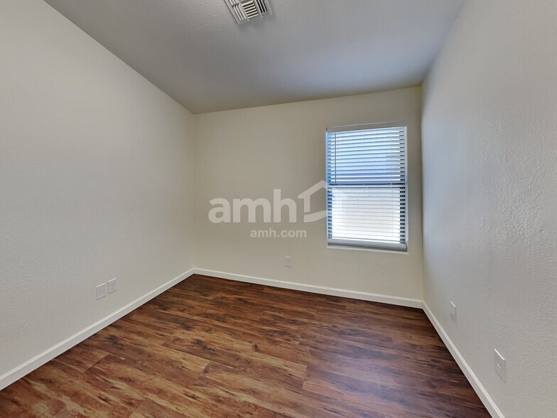 Building Photo - 7818 S 46th Dr