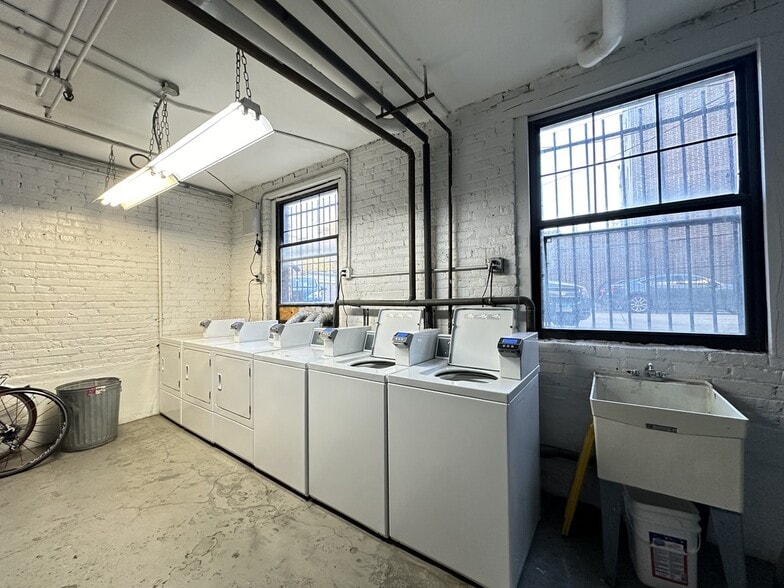 Building Photo - 4830 N Damen Ave