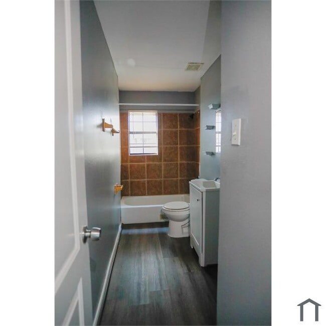 Building Photo - 3232 Berry St