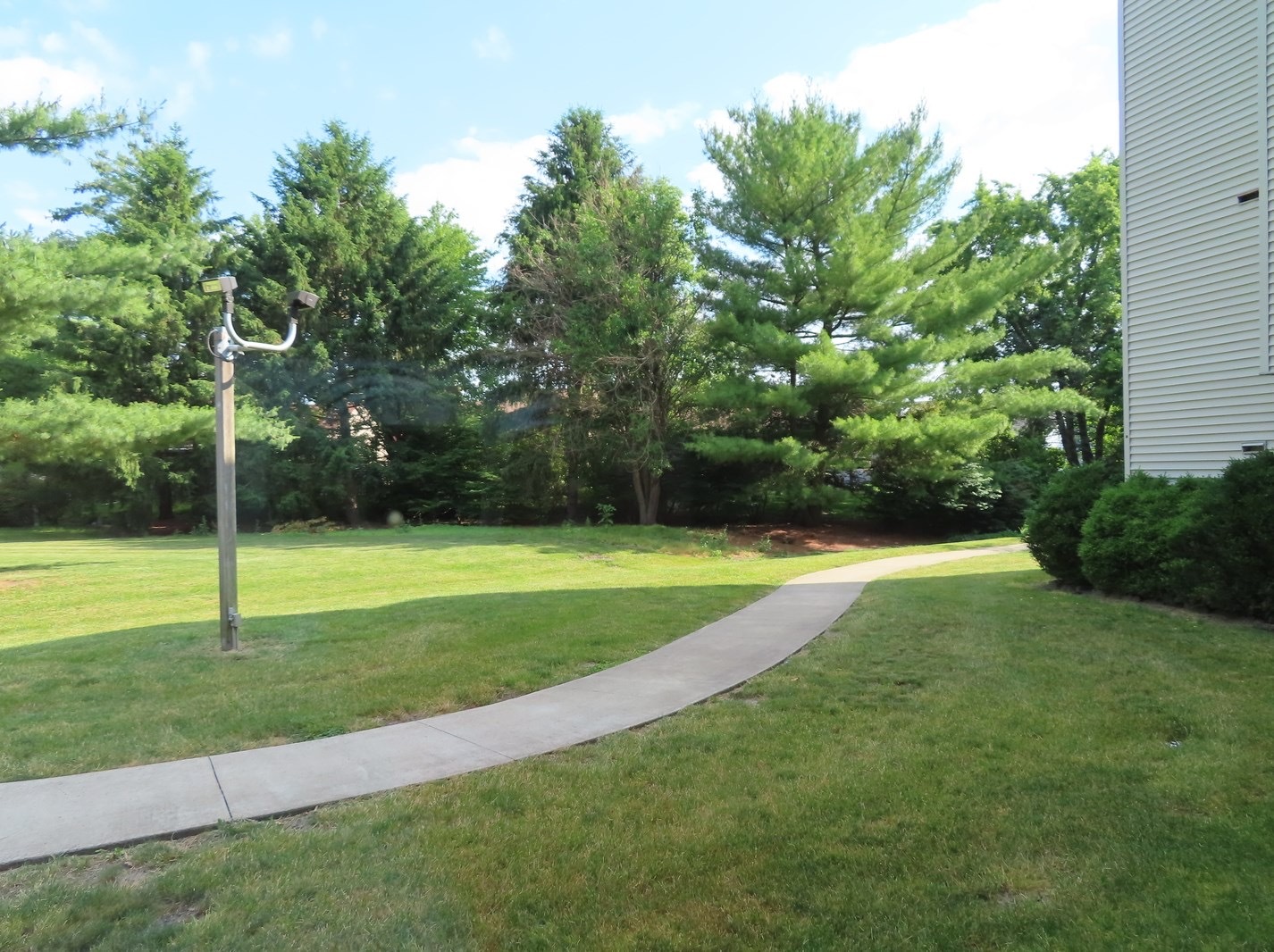 Building Photo - 2109 Melrose Dr