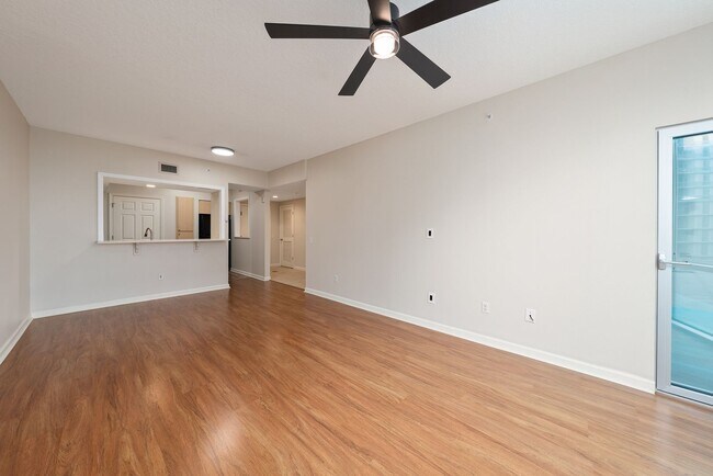 Building Photo - Downtown Orlando One Bedroom with Lake Eola View * * Modernized Waverly Condo