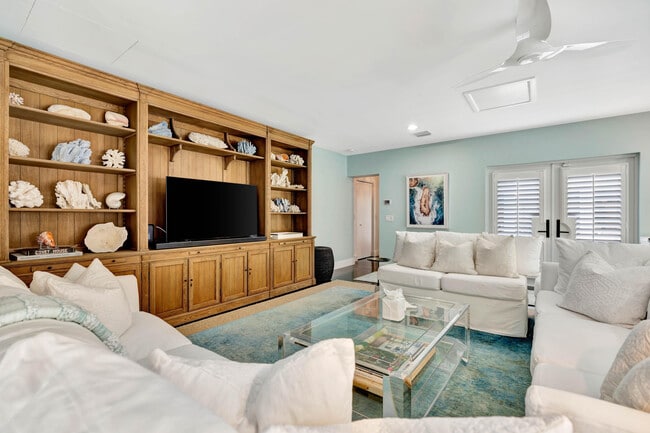 Building Photo - 136 Worth Ct S