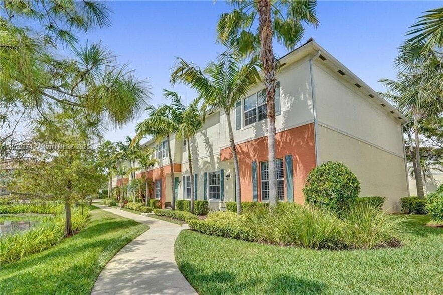 Building Photo - 256 SW 6th Ct