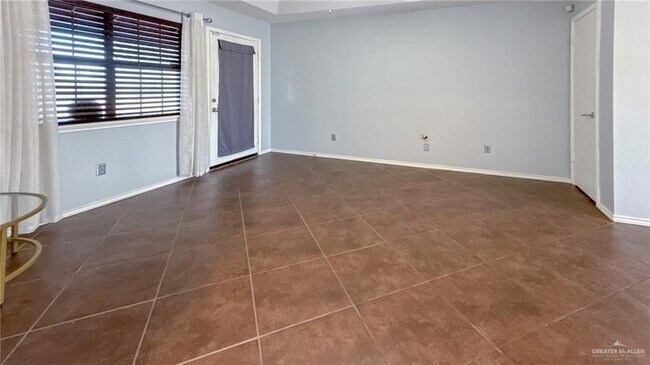 Building Photo - 16 Evergreen Ave