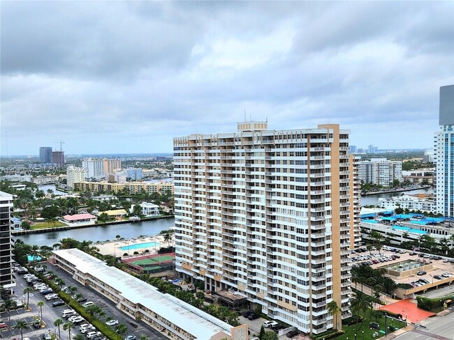 Building Photo - 2030 S Ocean Dr