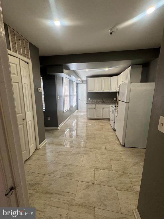 Building Photo - 1108 N Bond St